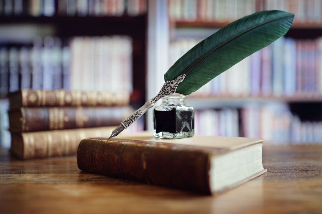 Photo 128340959 / Library © Flynt | Dreamstime.com